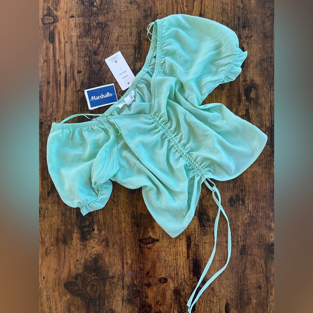 Pink Rose Crop Top Shirt, size Small, mint green